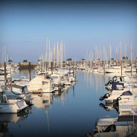 T3 Avec Terrasse, Proche Port, Commerces Et Plage *